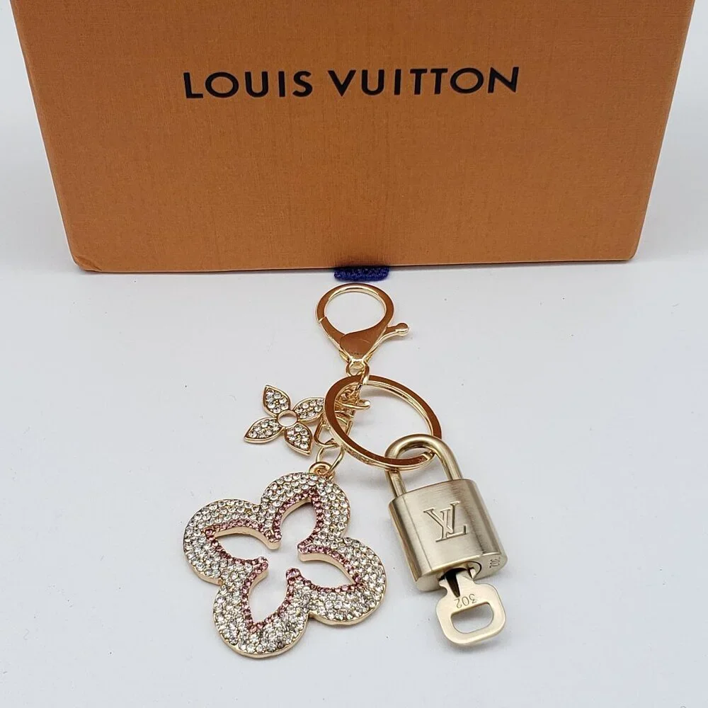 Louis Vuitton Authentic Gold Padlock 🔒 Key +Unbranded Clover Keychain Bag Charm - Picture 2 of 8